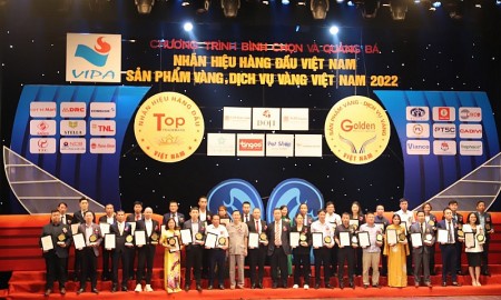 Phương Trang nhận danh hiệu Top 10 nhãn hiệu hàng đầu và dịch vụ vàng Việt Nam 2022