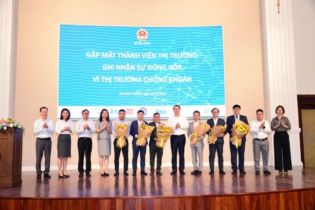 Tiếp tục duy trì sự ổn định trên thị trường chứng khoán Việt Nam