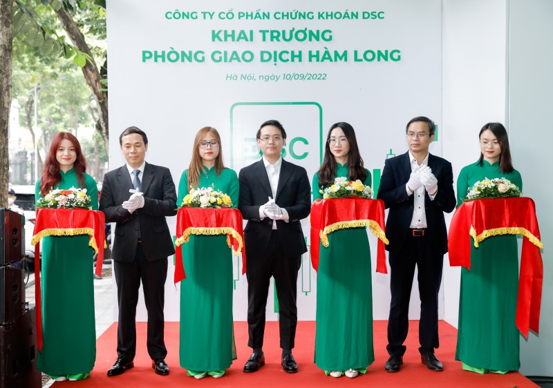 DSC - Upcom khai trương phòng giao dịch chứng khoán Hàm Long