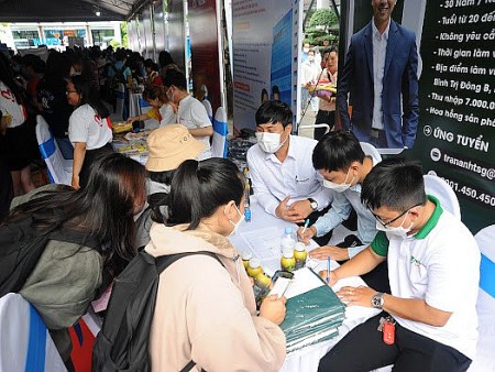 TP.HCM: Hơn 2.000 sinh viên chuẩn bị tốt nghiệp tham gia ngày hội việc làm