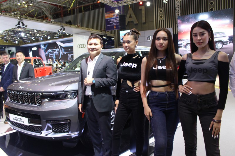 Nhiều mẫu xe sang được giới thiệu tại Triển lãm Ô tô Việt Nam 2022