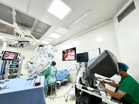 Bệnh viện đầu tiên tại Việt Nam cắt u tuyến giáp qua tiền đình miệng bằng robot