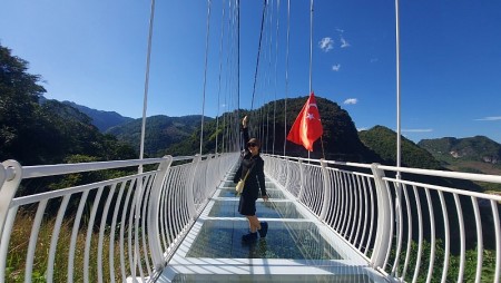 Tới Mộc Châu Island check in cầu kính dài nhất thế giới