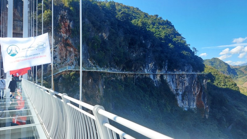 Tới Mộc Châu Island check in cầu kính dài nhất thế giới