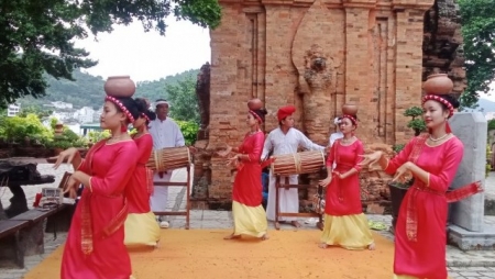 Đến Nha Trang, say lòng với những điệu múa Chăm truyền thống