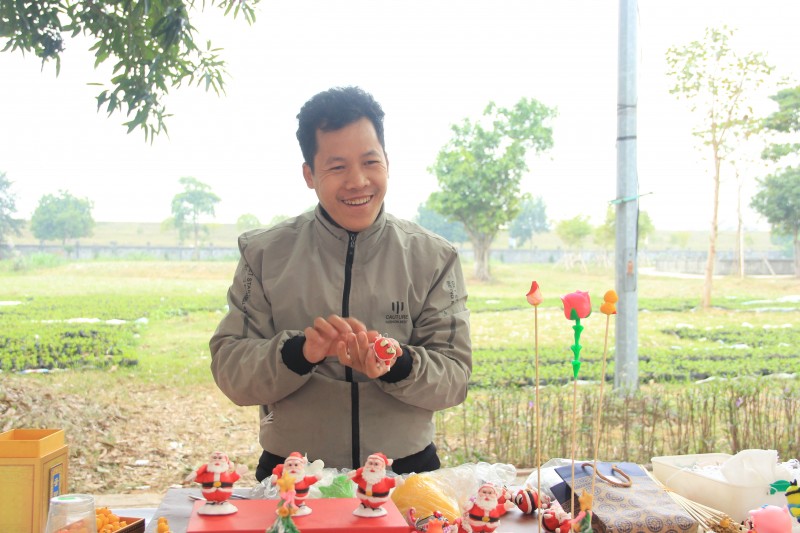 Nghệ nhân trẻ Đặng Văn Hậu với hành trình gìn giữ nghề tò he truyền thống