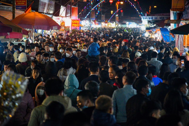 Hàng vạn người nô nức rủ nhau về dự phiên chợ Viềng Nam Định