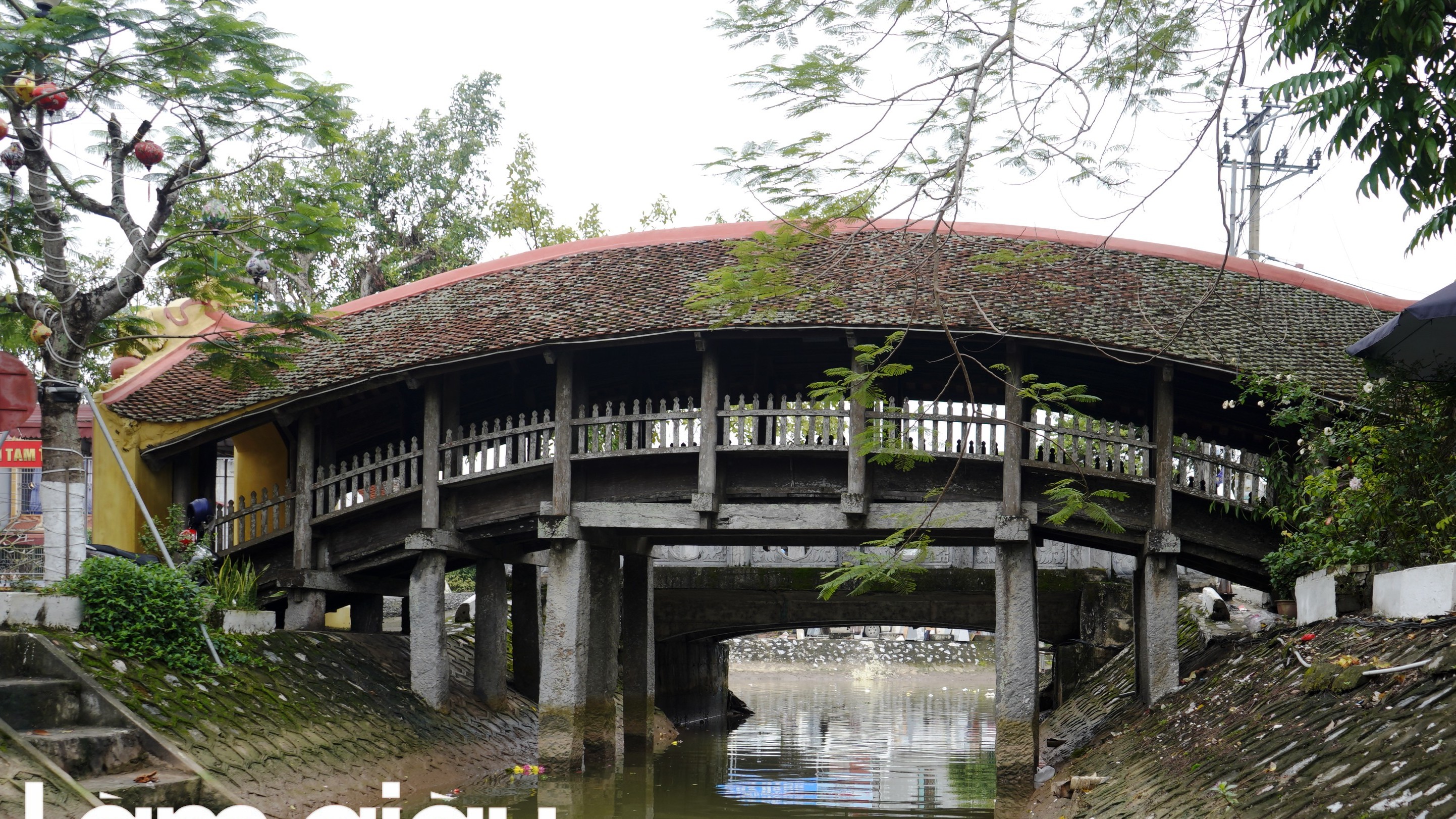 Chiêm ngưỡng vẻ đẹp độc đáo của cây cầu Ngói hơn 500 tuổi