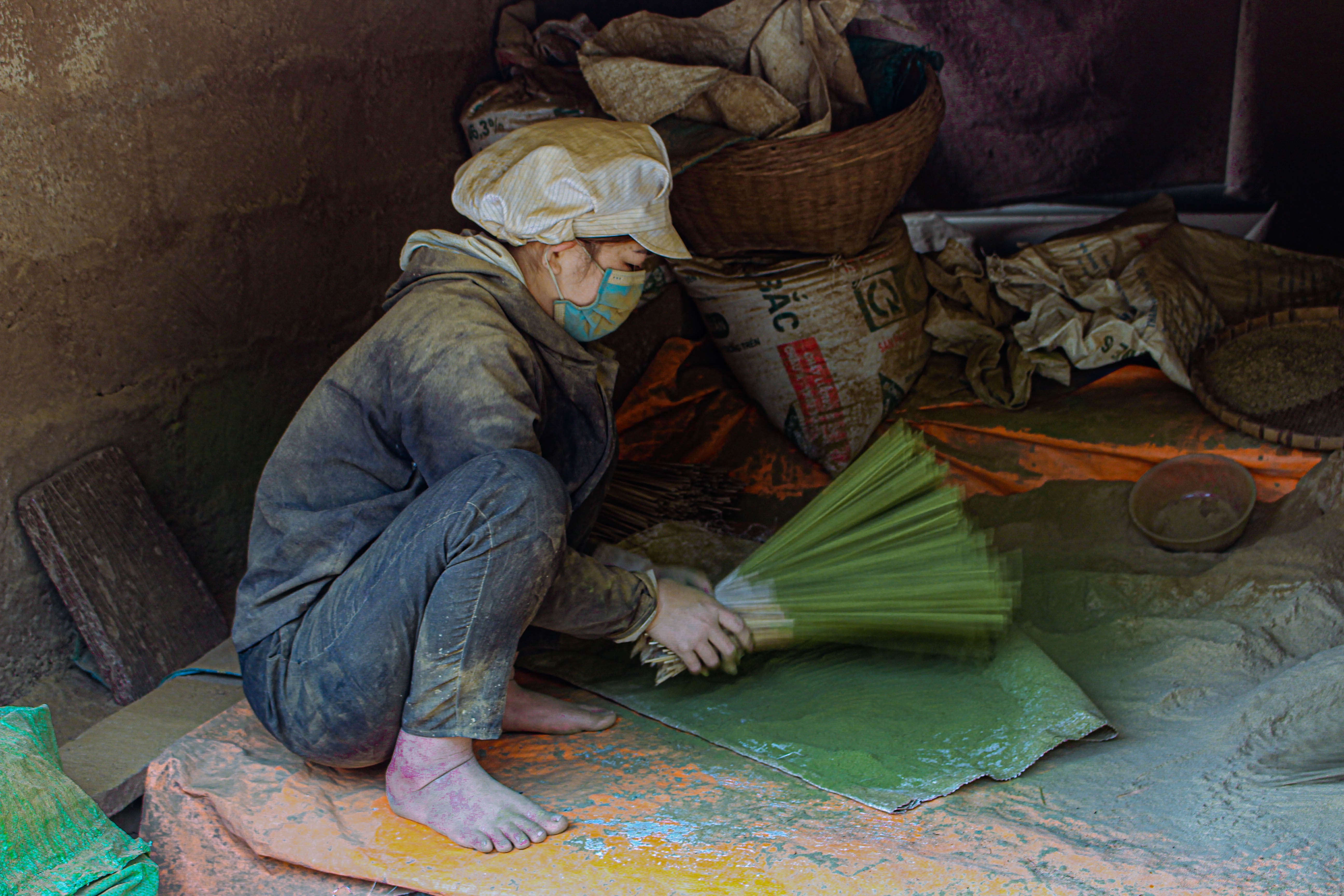 Độc đáo nghề làm hương của người Nùng An ở Cao Bằng