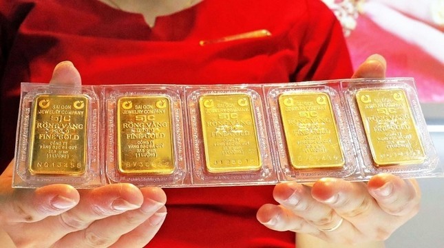 Giá vàng đứng im, tỷ giá USD tiếp tục giảm mạnh
