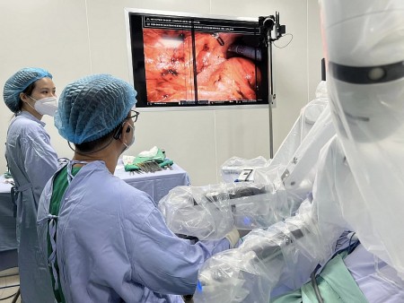 Phẫu thuật nội soi bằng hệ thống robot Davinci thế hệ Xi cho người bệnh ung thư