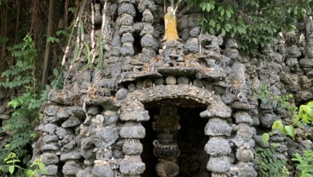 Độc đáo chùa xây bằng vỏ ốc, san hô tại Cam Ranh