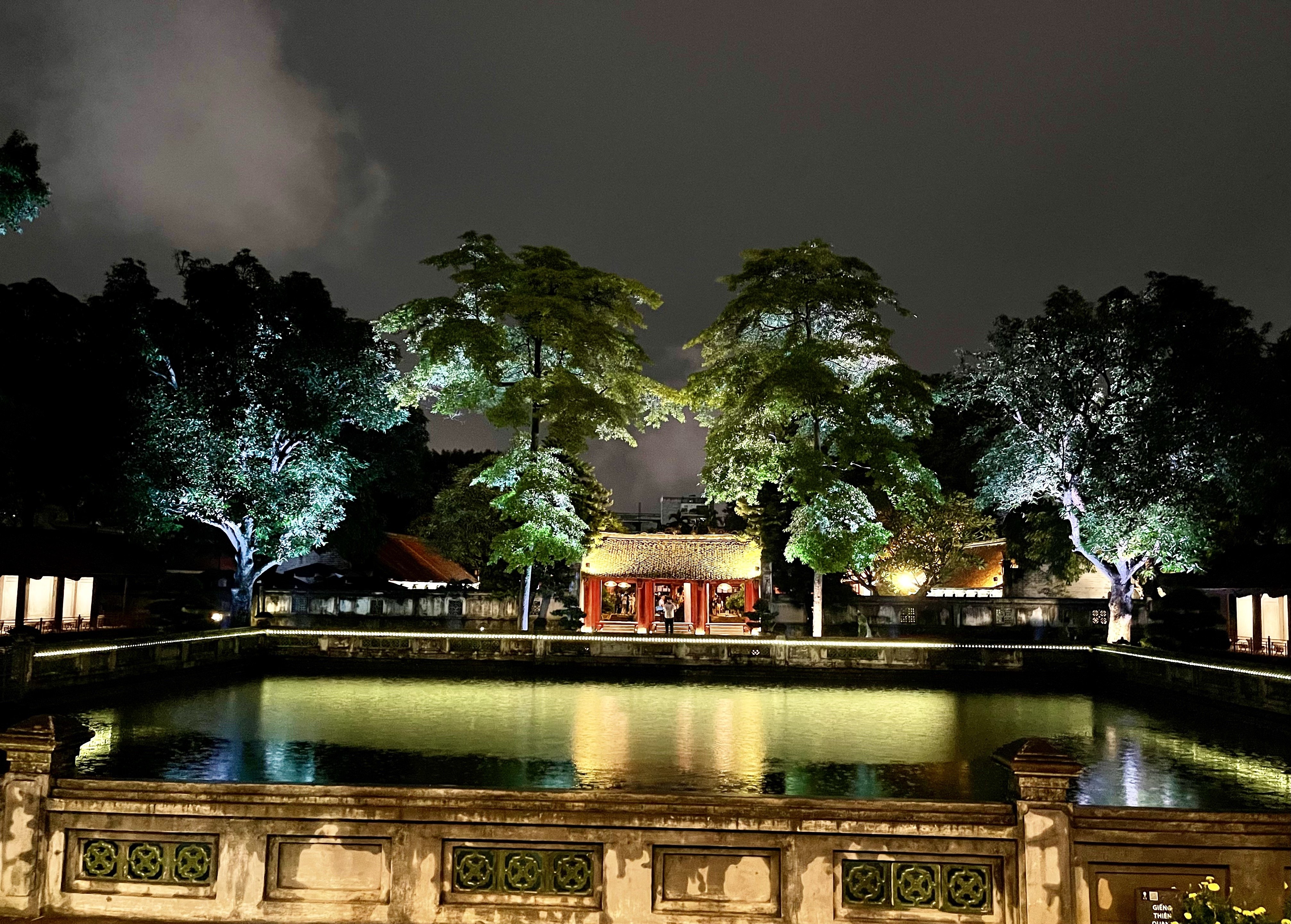 “Bữa tiệc” âm thanh, ánh sáng tại tour đêm Văn Miếu - Quốc Tử Giám