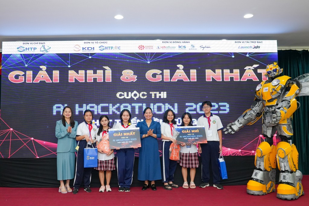 Tìm ra quán quân cuộc thi AI Hackathon 2023 dành cho học sinh