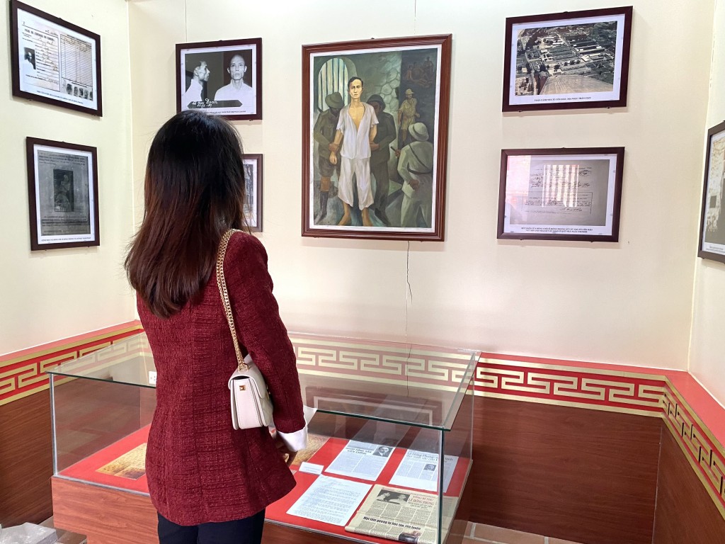 Thăm Khu lưu niệm Tổng Bí thư Lê Hồng Phong nhân dịp Xuân về