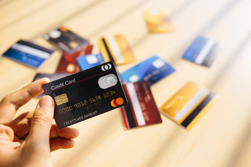 Dùng thẻ tín dụng: Cẩn thận “nợ chồng nợ”