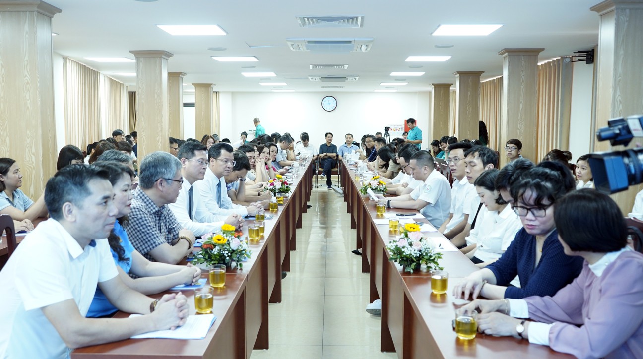 TRỰC TUYẾN: Chuyên đề “Nâng cao kiến thức pháp luật lao động và an toàn vệ sinh lao động”