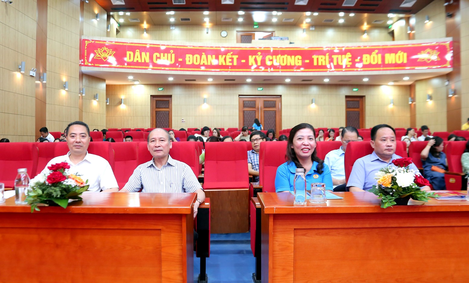 TRỰC TUYẾN: Chuyên đề “Những điểm mới về pháp luật lao động và bảo hiểm xã hội”