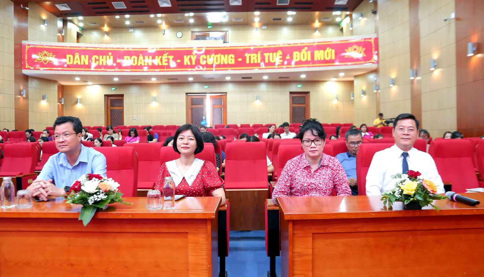 TRỰC TUYẾN: Chuyên đề “Những điểm mới về pháp luật lao động và bảo hiểm xã hội”