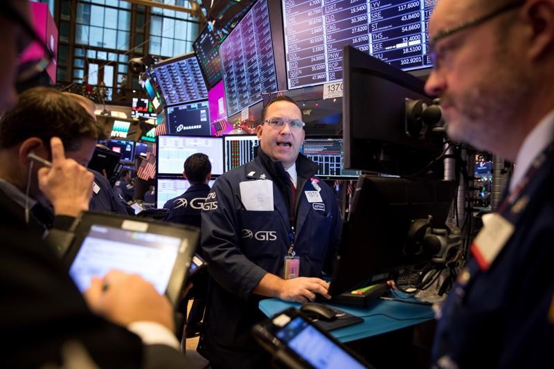 Chứng khoán Mỹ tăng vọt sau thỏa thuận giảm thuế Mỹ - Trung