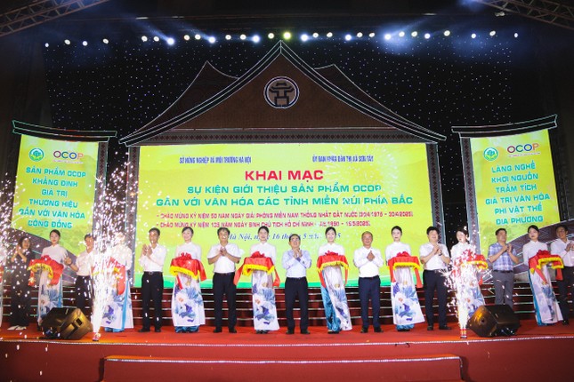 Hà Nội: 1.000 đặc sản vùng miền quy tụ tại phố đi bộ Sơn Tây ảnh 1