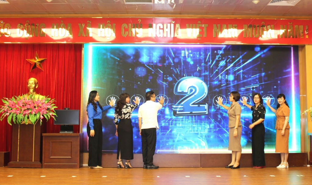 Quận Hai Bà Trưng triển khai 7 nhóm nhiệm vụ thực hiện phong trào “Bình dân học vụ số”