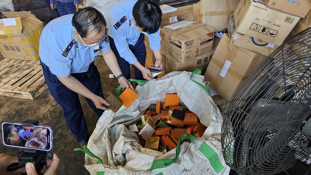 Đề xuất tăng mức phạt tiền với hành vi sản xuất, buôn bán hàng giả