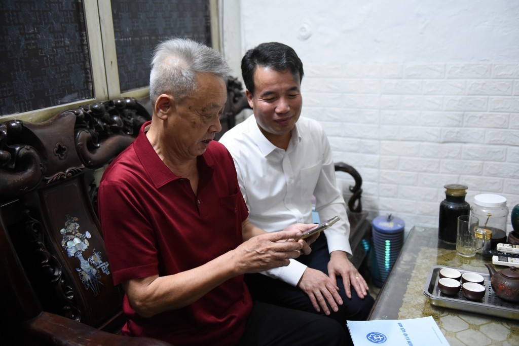 Gần 82% người hưởng lương hưu, trợ cấp BHXH nhận tiền qua tài khoản cá nhân