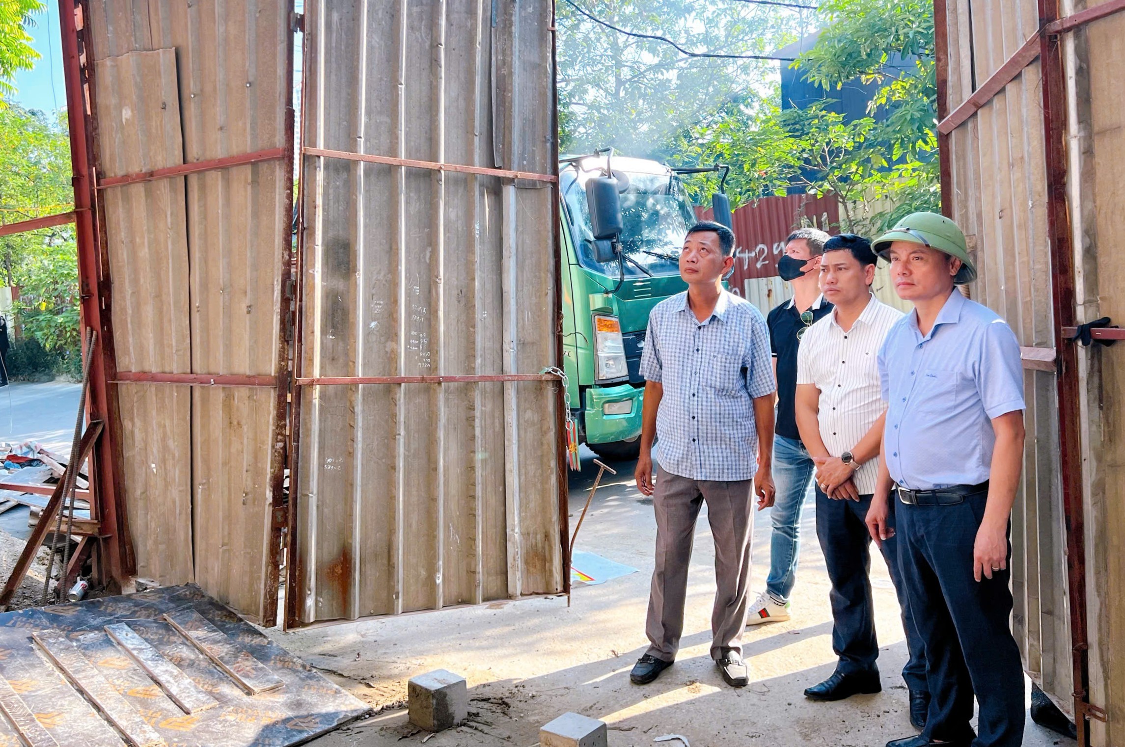 Phường Thanh Liệt ra quân xử lý vi phạm, lập lại trật tự văn minh đô thị