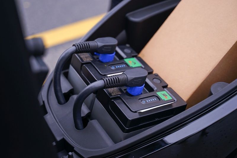 Cảnh báo những dấu hiệu pin xe máy điện bị chai