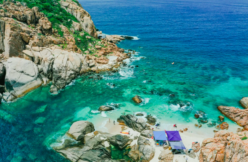 Vẻ đẹp hoang sơ, yên bình của vịnh Vĩnh Hy Vẻ đẹp hoang sơ, yên bình của vịnh Vĩnh Hy