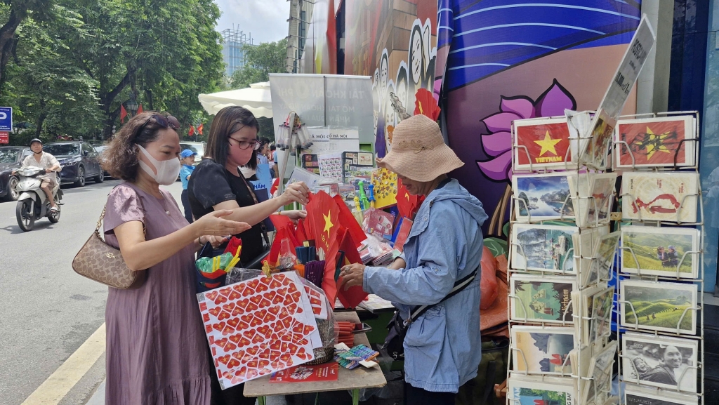 Khách du lịch đến Hà Nội tăng đột biến trong tháng 8 năm 2025