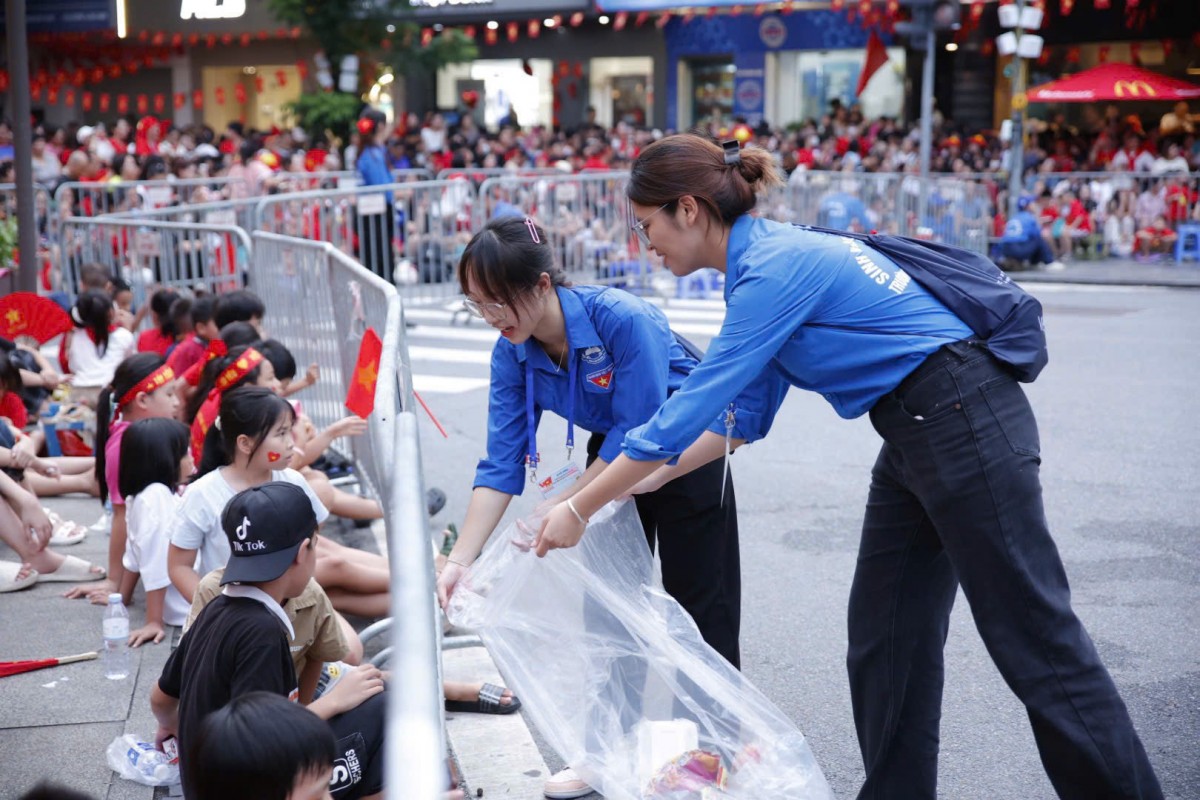 Hà Nội nghĩa tình trong ngày hội lớn của non sông Hà Nội nghĩa tình trong ngày hội lớn của non sông