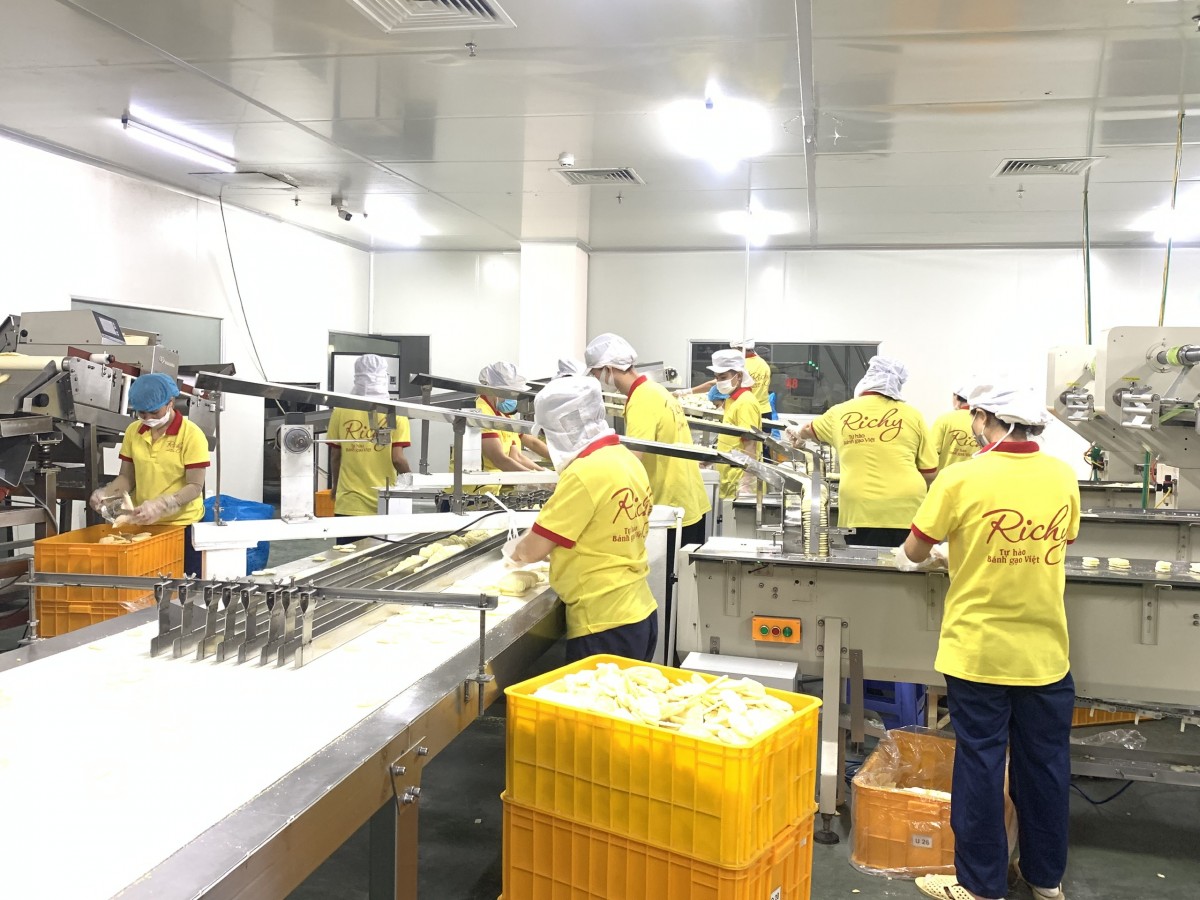 Bộ Nội vụ đề xuất tăng lương tối thiểu 7,2% từ năm 2026