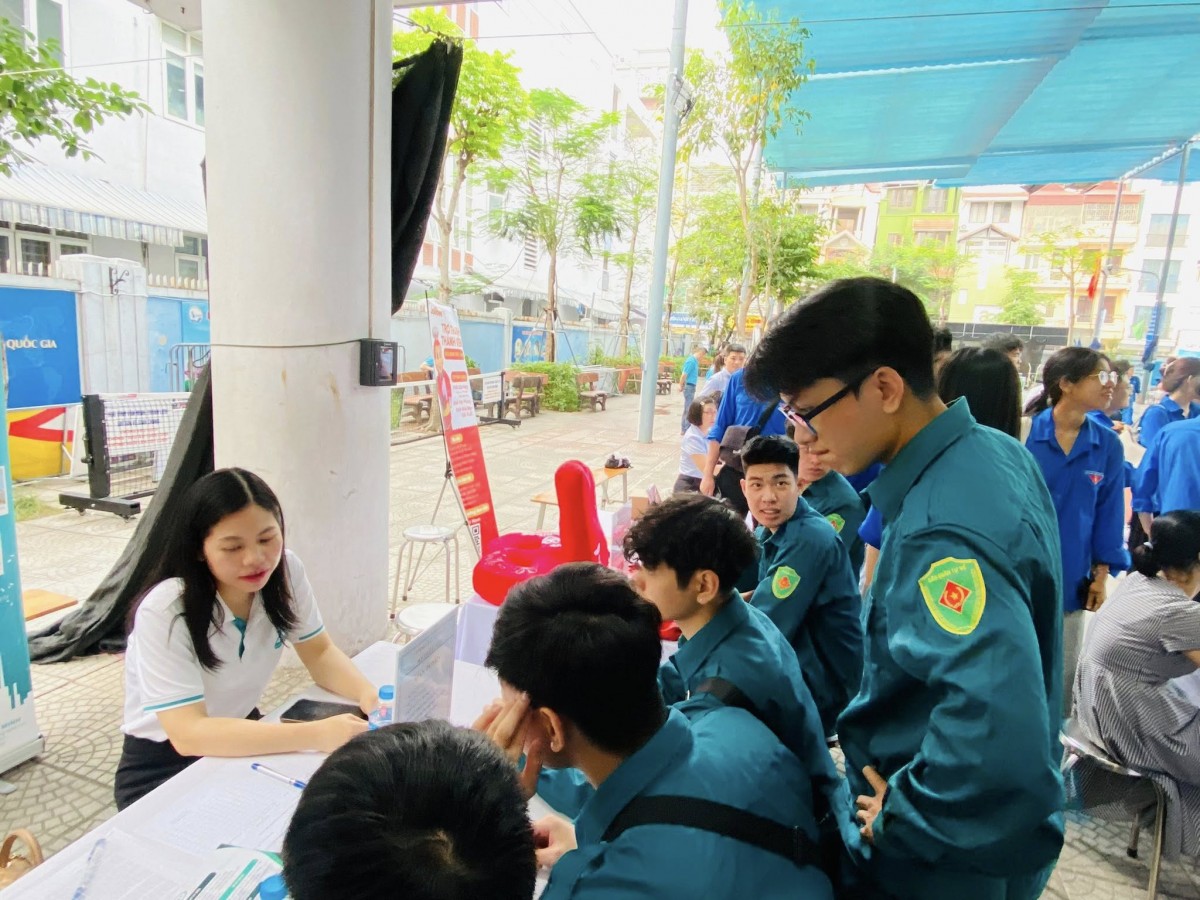 Tỷ lệ thanh niên thất nghiệp vẫn ở mức cao