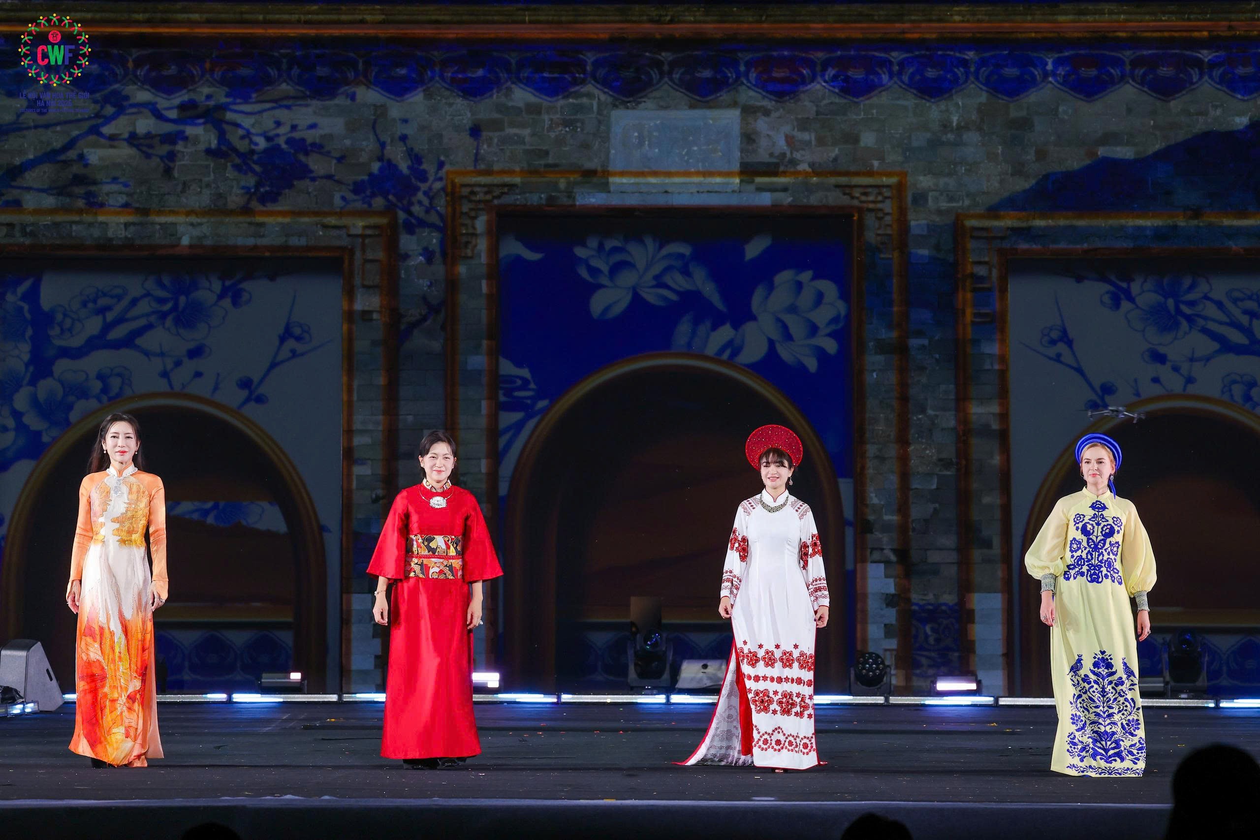 Lễ hội Văn hóa thế giới tại Hà Nội quyên góp 2,5 tỷ đồng ủng hộ đồng bào vùng lũ