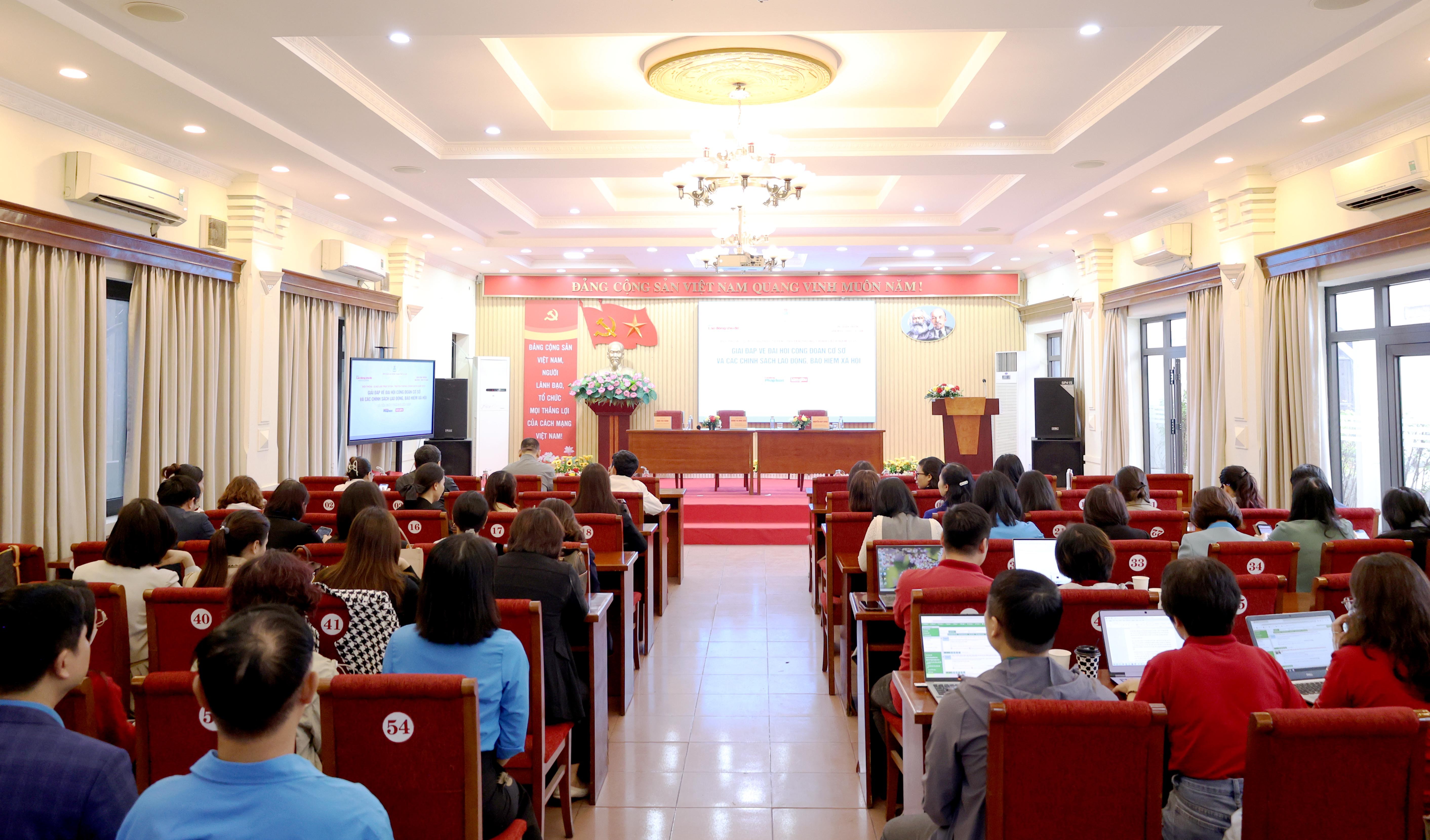 ĐANG TRỰC TUYẾN: Giải đáp về Đại hội Công đoàn cơ sở và các chính sách lao động, bảo hiểm xã hội