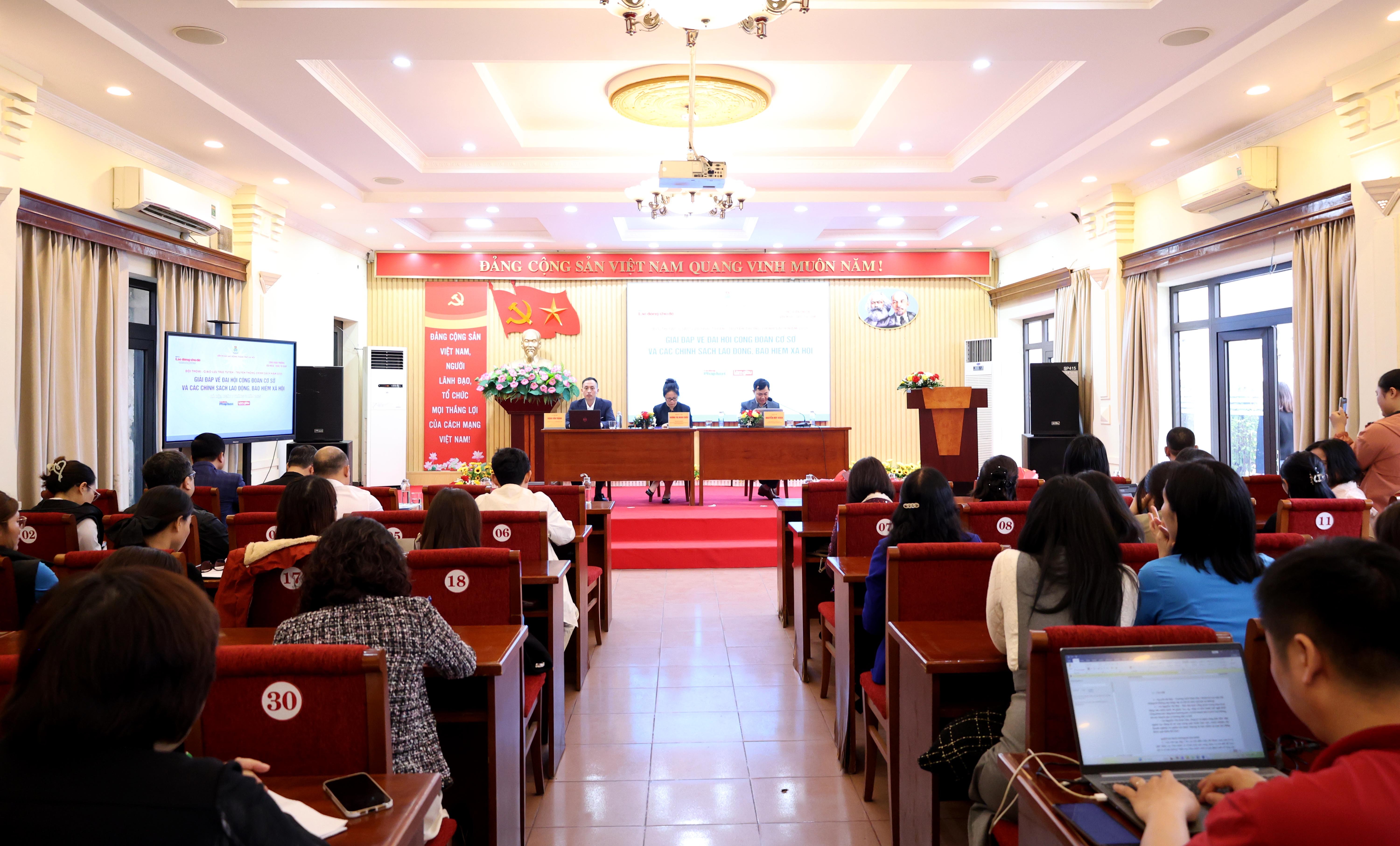 ĐANG TRỰC TUYẾN: Giải đáp về Đại hội Công đoàn cơ sở và các chính sách lao động, bảo hiểm xã hội