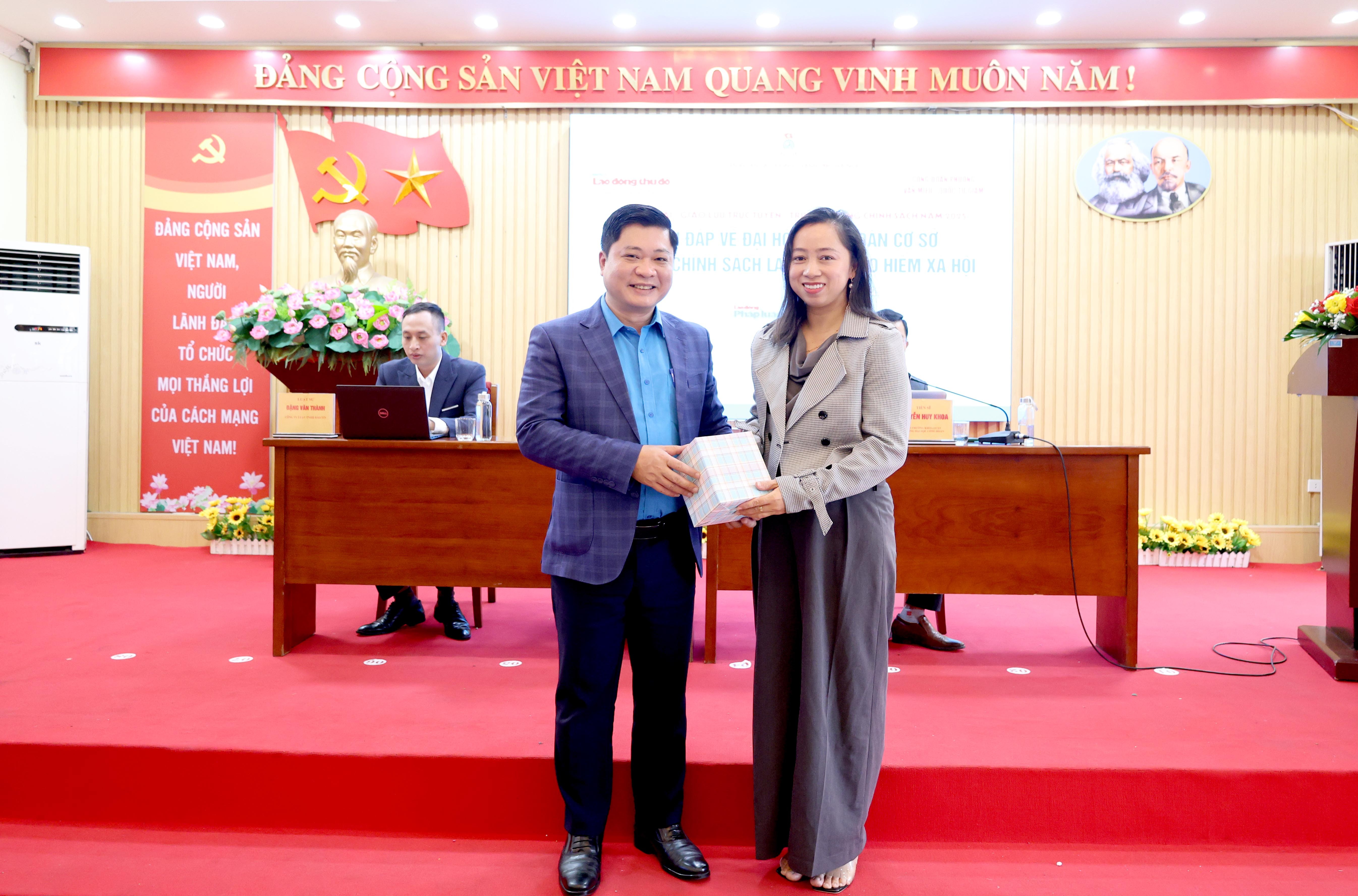 ĐANG TRỰC TUYẾN: Giải đáp về Đại hội Công đoàn cơ sở và các chính sách lao động, bảo hiểm xã hội