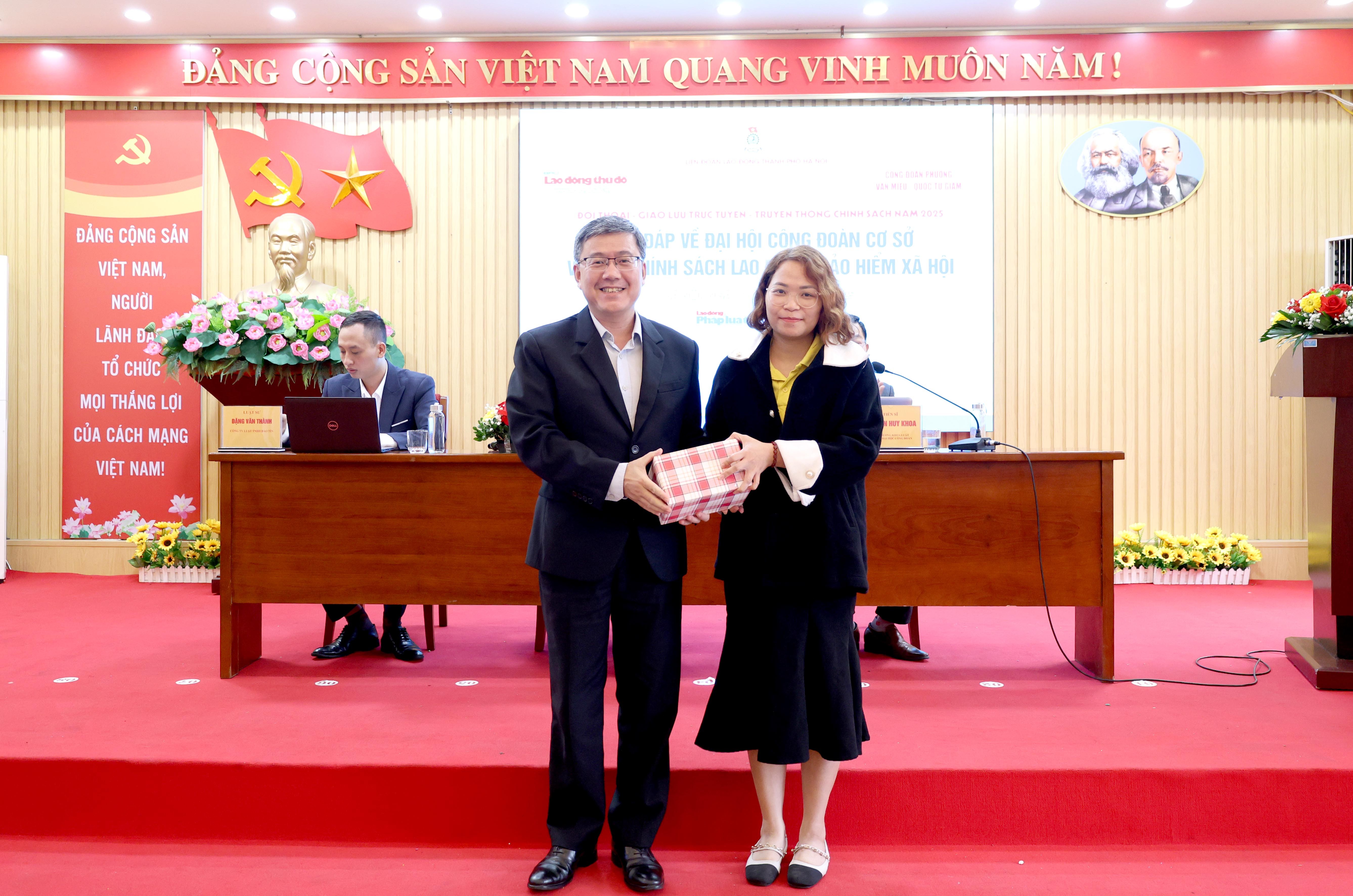 ĐANG TRỰC TUYẾN: Giải đáp về Đại hội Công đoàn cơ sở và các chính sách lao động, bảo hiểm xã hội