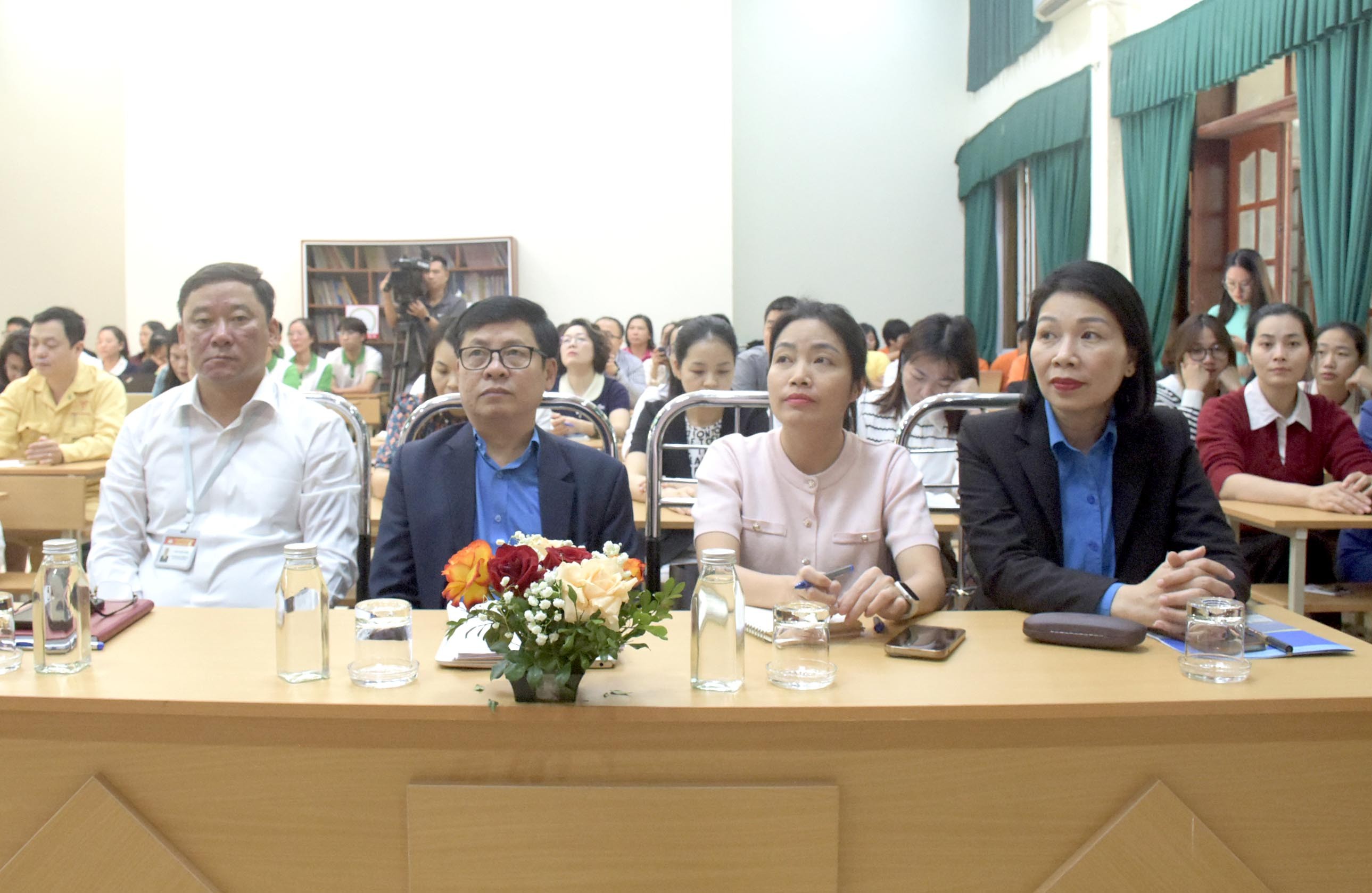 ĐANG TRỰC TUYẾN: Những điểm mới về pháp luật lao động, bảo hiểm xã hội và Công đoàn cơ sở