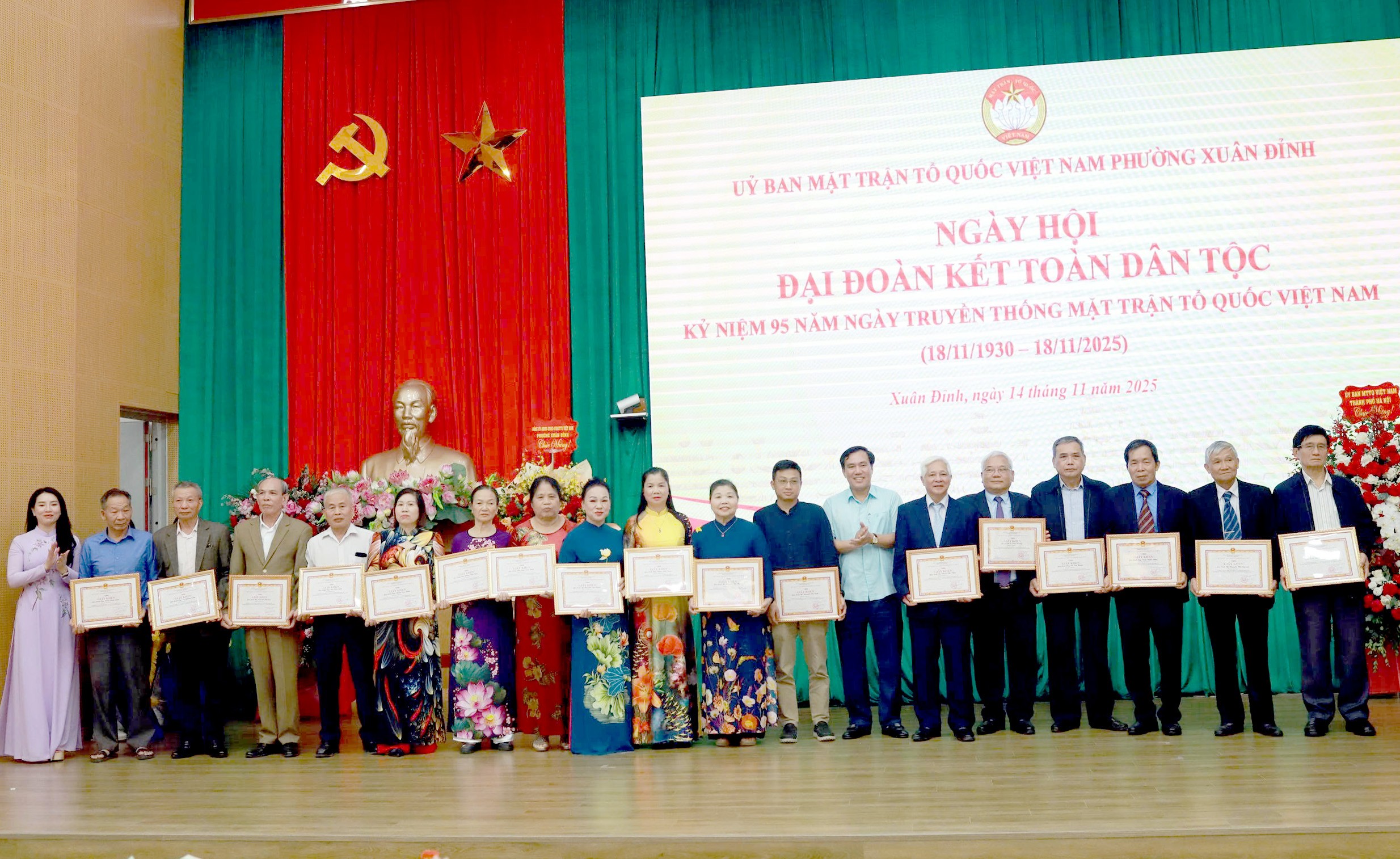 Phát huy 95 năm truyền thống, Xuân Đỉnh củng cố đại đoàn kết và xây dựng đô thị “Thông minh - kiểu mẫu”