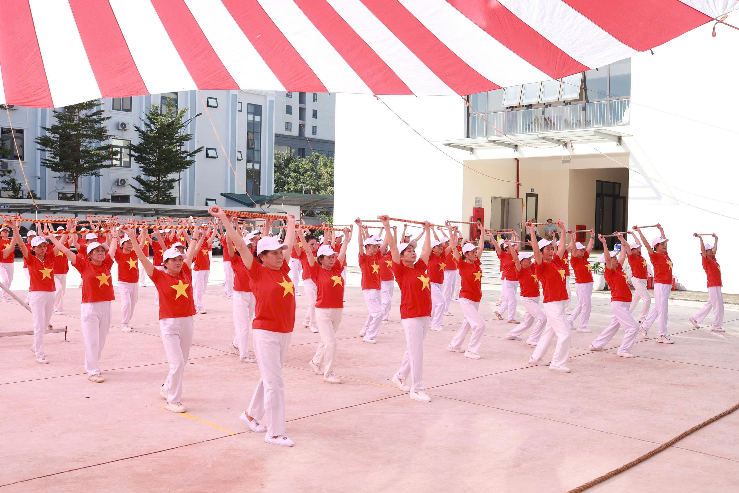 Phát huy 95 năm truyền thống, Xuân Đỉnh củng cố đại đoàn kết và xây dựng đô thị “Thông minh - kiểu mẫu”