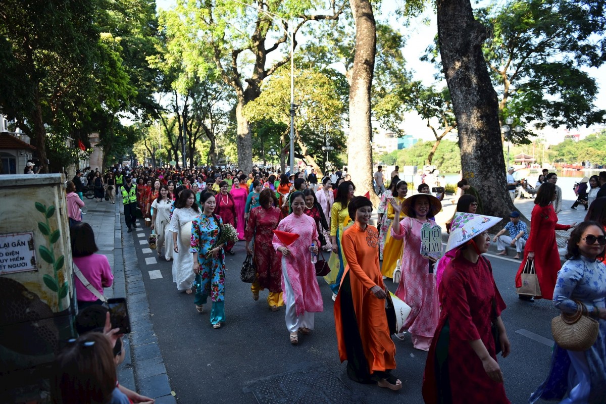 Diễu hành áo dài Hà Nội: Tôn vinh di sản, tăng sức hút du lịch Thủ đô