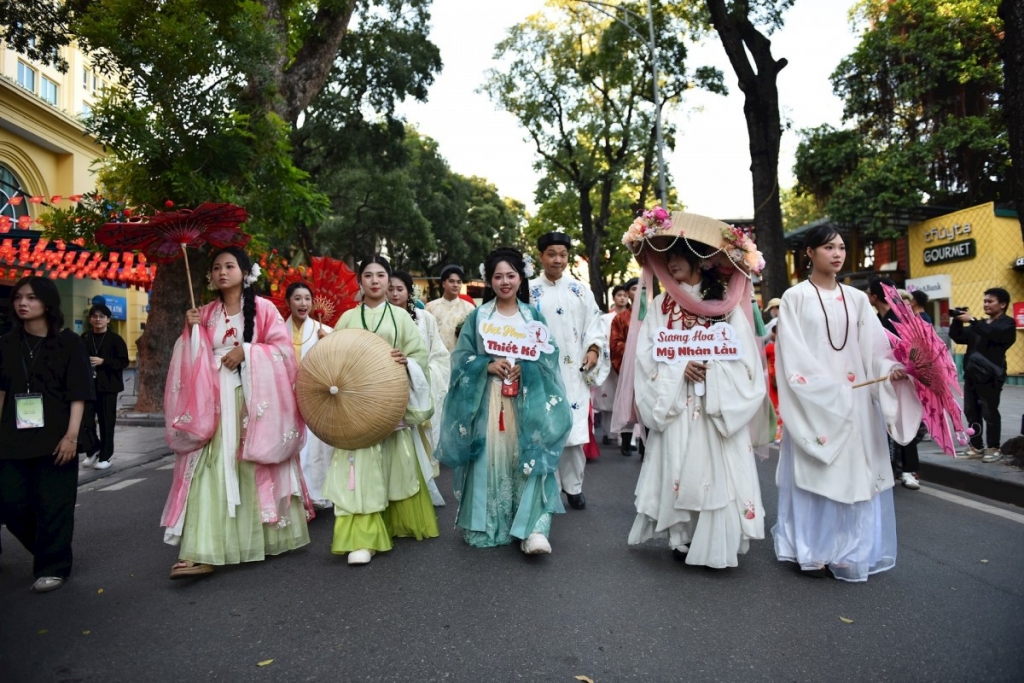 Diễu hành áo dài Hà Nội: Tôn vinh di sản, tăng sức hút du lịch Thủ đô
