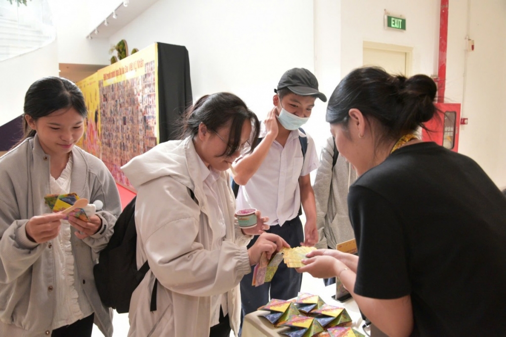 Sôi động “Khai Hoa Huyền Ấn”: Giới trẻ TP.HCM khám phá lịch sử Việt bằng tương tác và công nghệ