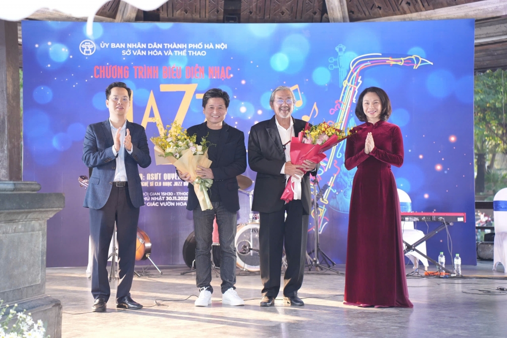 "Âm nhạc cuối tuần" - Điểm hẹn văn hóa mới bên hồ Gươm