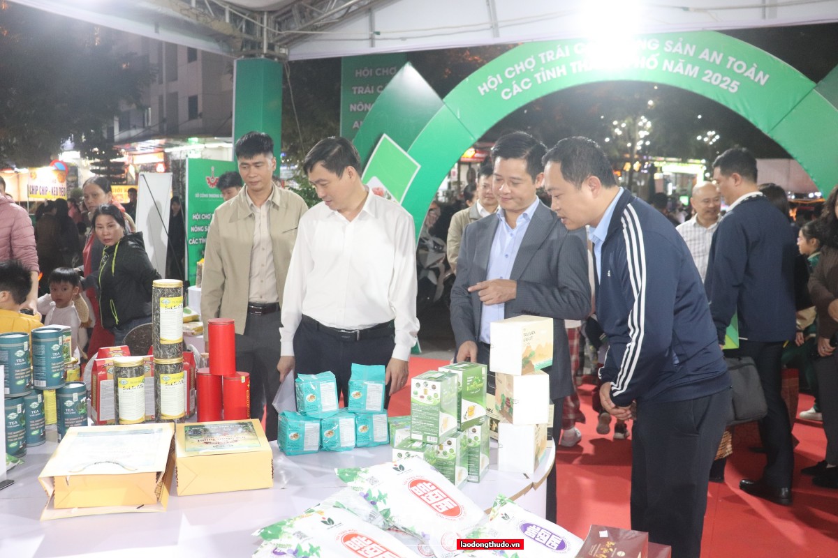 Hà Nội: Khai mạc Hội chợ trái cây, nông sản an toàn các tỉnh, thành phố năm 2025