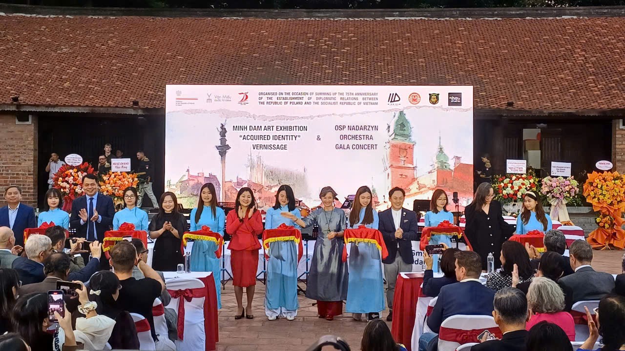 Độc đáo triển lãm cá nhân “Danh tính hình thành” của họa sĩ Minh Đàm Độc đáo triển lãm cá nhân “Danh tính hình thành” của họa sĩ Minh Đàm