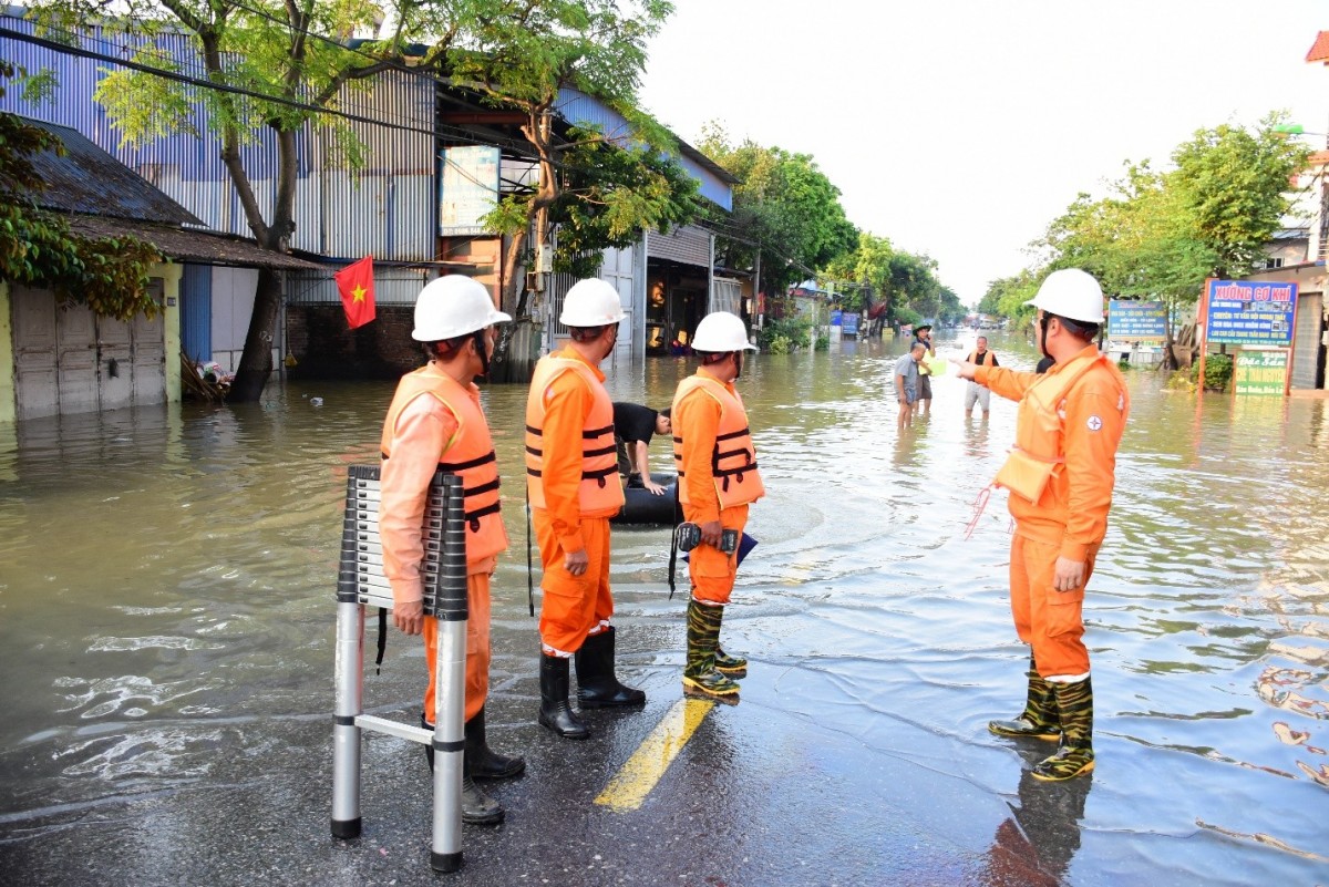 EVNHANOI khẳng định vai trò trong công tác cung ứng điện cho Thủ đô EVNHANOI khẳng định vai trò trong công tác cung ứng điện cho Thủ đô